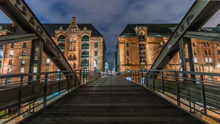 Ebene Querschnitte der Trägerelemente einer Brücke (Speicherstadt Hamburg)