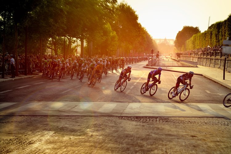 Radfahrer erfährt kinematische Energie