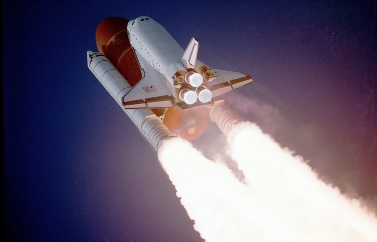 Space Shuttle beim Startvorgang